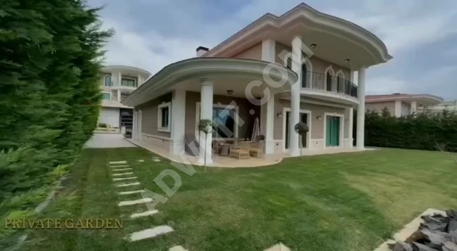 Deniz manzarasına sahip lüks bir villa tasarımı