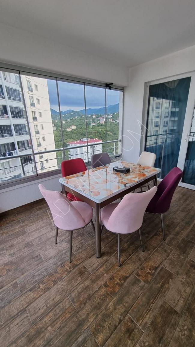 Furnished apartment in Trabzon, three rooms, a hall, a kitchen, three bathrooms, and a balcony for daily rent in the summer