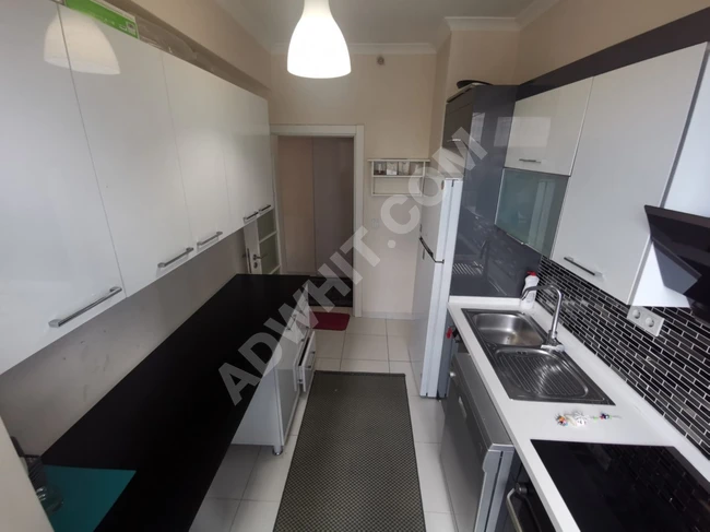 Şafak Residence sitesi içerisinde yıllık kiralık 2+1 eşyalı daire, son derece temiz,metrobüse 5 dakika mesafede