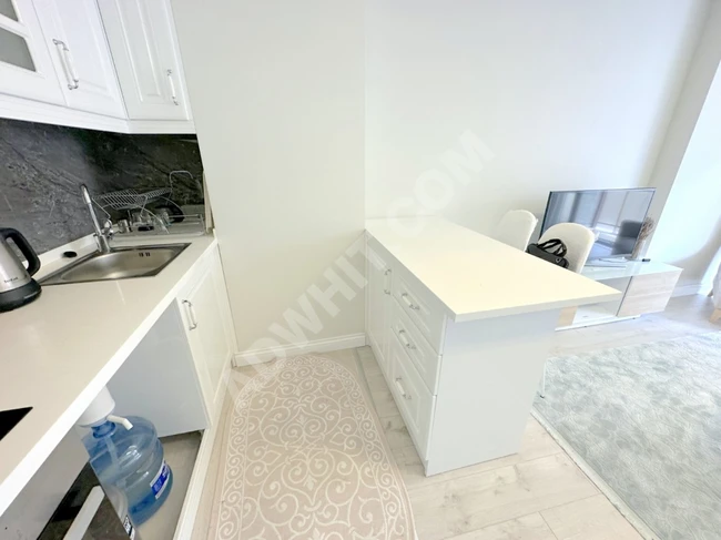 Cumhuriyet bölgesindeki bir konut sitesi içerisinde 1.5+1 eşyalı daire, deniz manzaralı