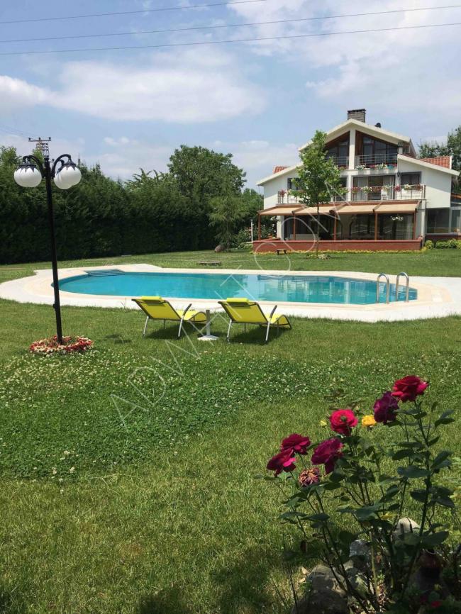Villa for rent in Sapanca, seven rooms, swimming pool, garden and playground