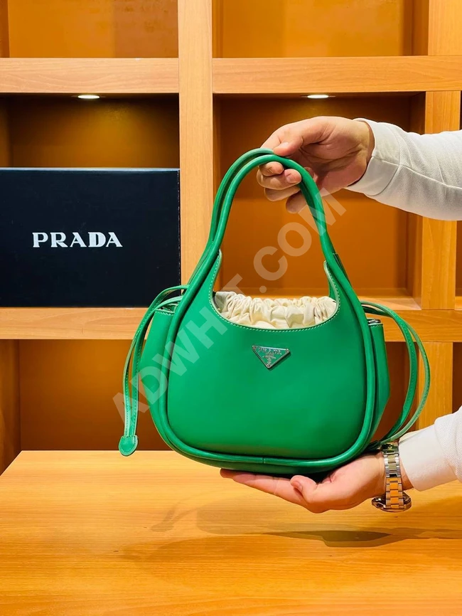 موديل جديد حقيبة يد نسائية  PRADA  