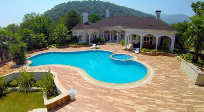 Palace for daily rent in Sapanca with indoor and outdoor swimming pool and 8 bedrooms