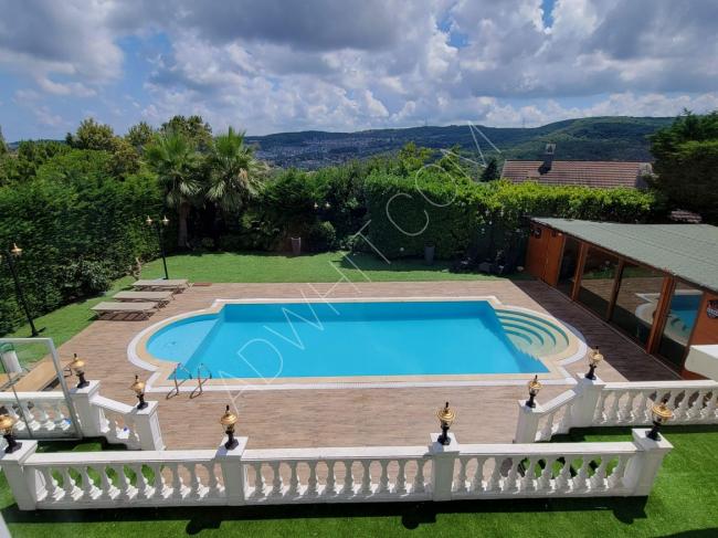 Royal villa in Istanbul Zekeriyakoy, consisting of 8 rooms, an indoor pool and an outdoor pool, with a charming view of the forests