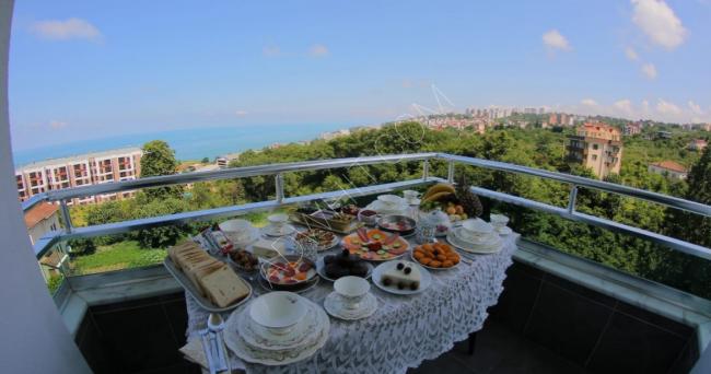 Trabzon'da balkonlu ve Karadeniz manzaralı otel konseptinde daire