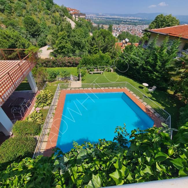 Bursa , Çekirge mahallesi'nde manzaralı  ve havuzlu olan bir daire 