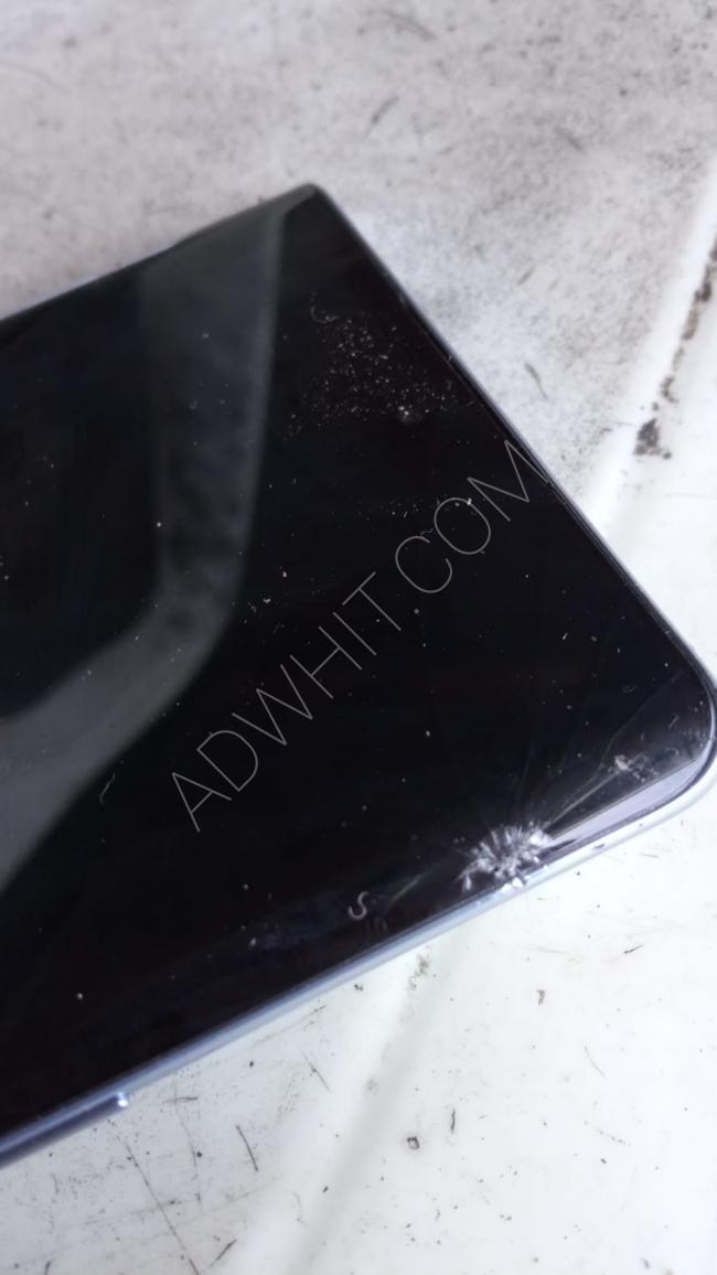honor x9a mobile for sale with a crack in the screen 