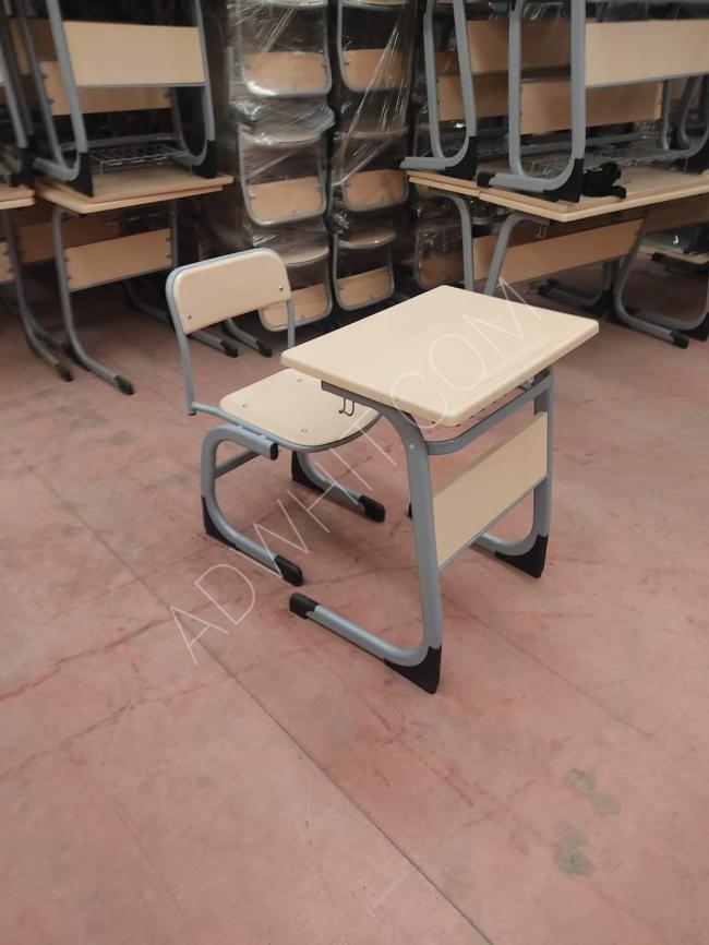 مقاعد مدرسية وطاولات وكراسي 