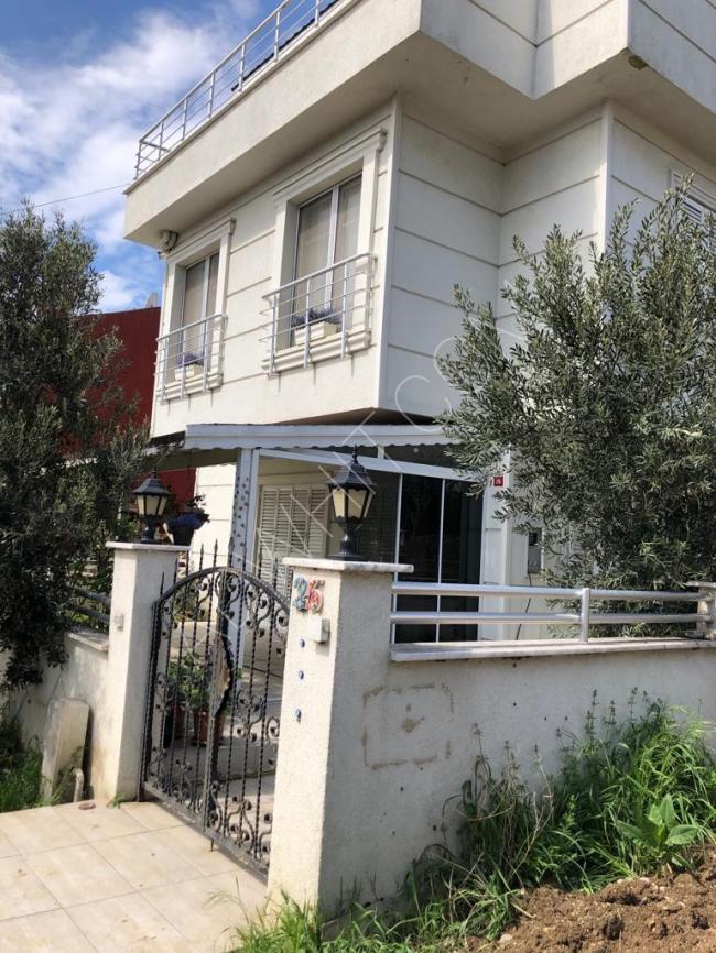 4-storey villa in Istanbul for urgent sale, sea view, 6 + 2, anti-earthquake building