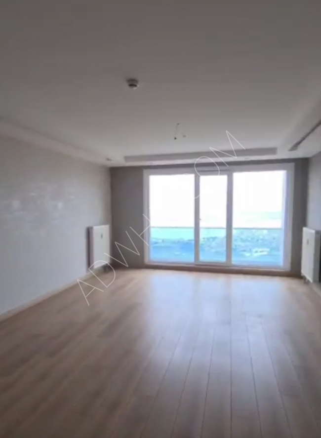 Apartment for sale, three bedrooms and a living room, sea view, in Beylikdüzü.