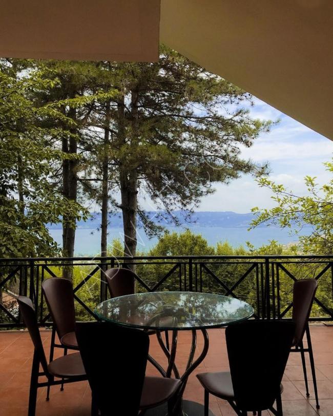 Sabancı Gölü Manzaralı bir villa satılık