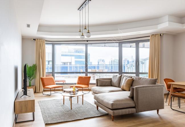 Furnished apartment for tourist rent in Istanbul, consisting of 3 bedrooms, a living room, a kitchen, two bathrooms, and a balcony with a forest view