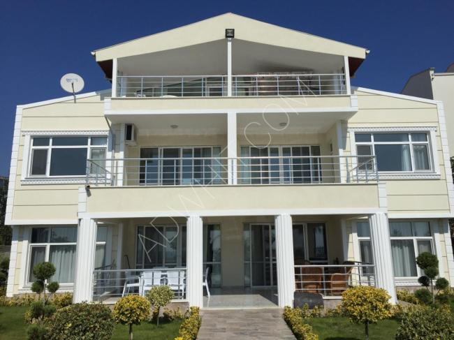 Independent villa on the sea in Istanbul, land area of 653 square meters, 14 rooms at an excellent price