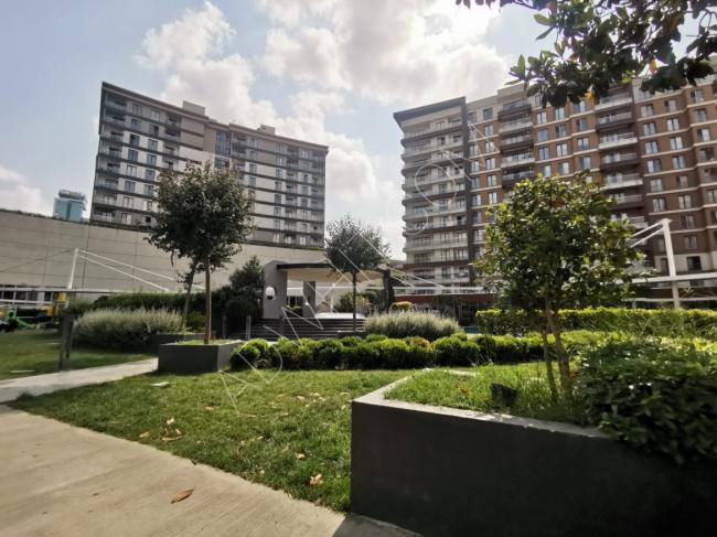 New 2+1 apartment for sale with furniture, adjacent to the famous Marmara Park Mall, directly on the Metrobus line - Istanbul