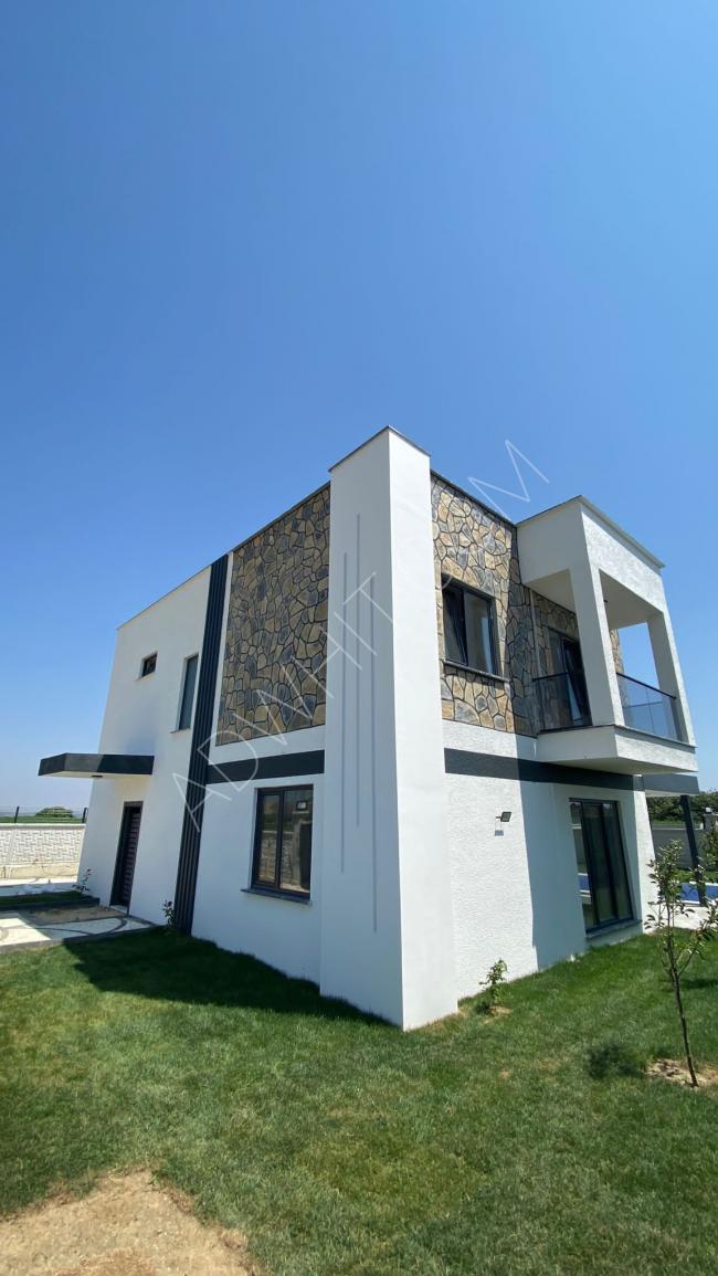 A luxury standalone villa with a 4+1 swimming pool, two floors, and an area of 500m in Istanbul