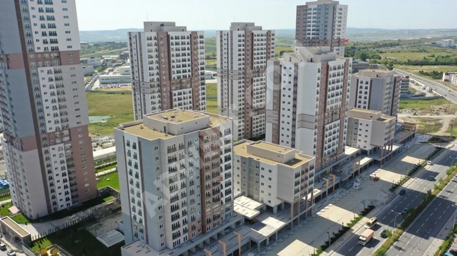 For sale, a (2+1) apartment in European Istanbul, in the Bahçeşehir area, within the Avrupark Hayat complex