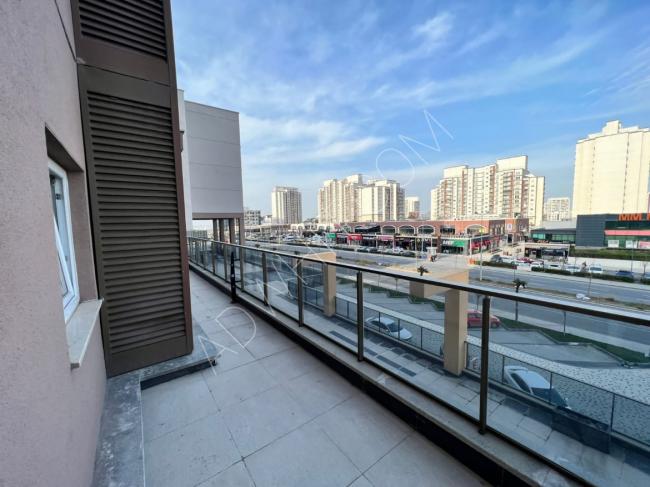 For sale, a (2+1) apartment in European Istanbul, in the Bahçeşehir area, within the Avrupark Hayat complex