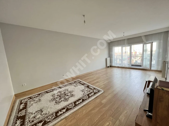 For sale, a (2+1) apartment in European Istanbul, in the Bahçeşehir area, within the Avrupark Hayat complex