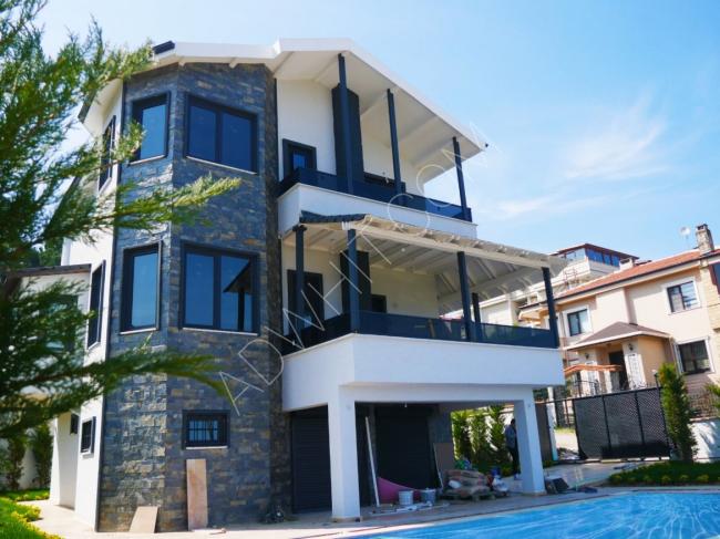 Villa for sale in Yalova Samanlı with a private pool and garden