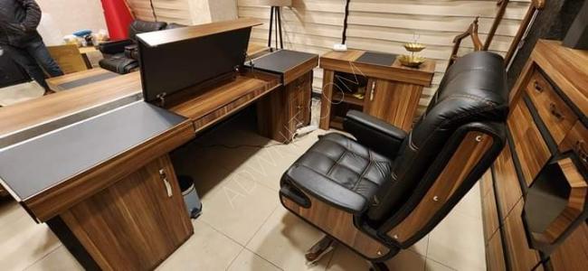 Müdür ofis masa seti  ve az kullanılmış temiz bir koltuk takımı yarı fiyatına satılıktır