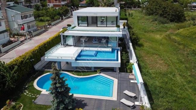 A new independent 8+2 villa in the best area in Silivri. One of the most beautiful villas in Silivri