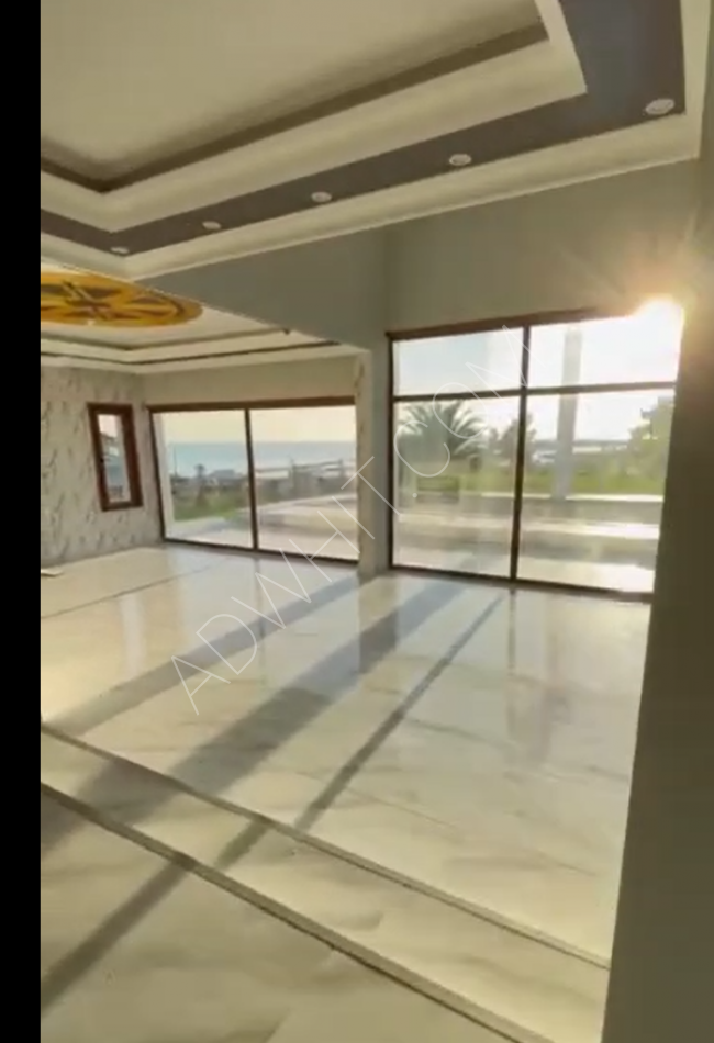 A 4+2 villa for sale in Beylikduzu Kavakli at a bargain price with a full sea view from every floor including the garden. Watch the video