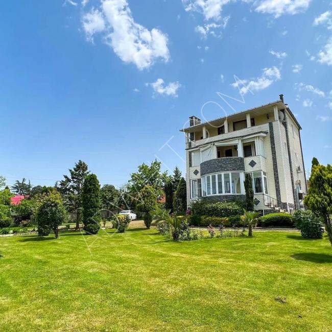 A luxurious villa with a private garden in Trabzon for families for daily rent in Turkey