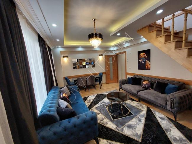 Turistik kiralık lüks daire, dört oda ve salon ile Fatih bölgesinde.