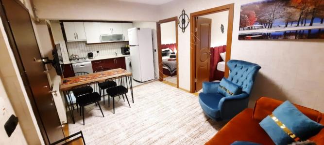Two rooms and a hall on the main street for tourist rent in the Fatih area of Istanbul