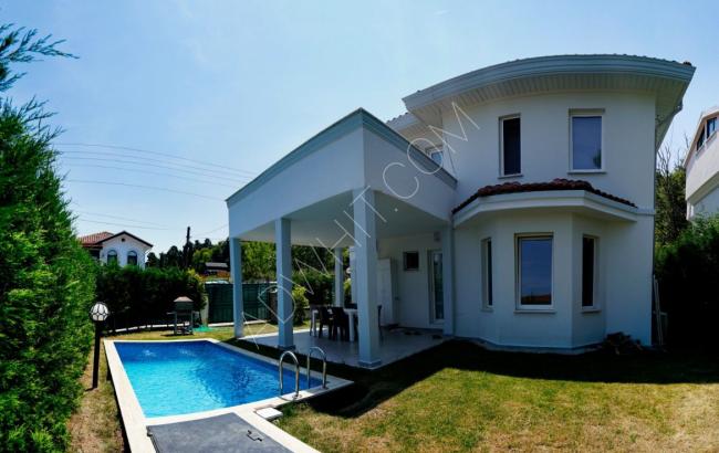 Detached villa for sale in Sapanca with a swimming pool, code v-0146