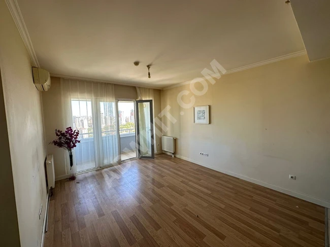 Bahçeşehir'deki Spradon sitesi içerisinde satılık daire  Kod r-0505