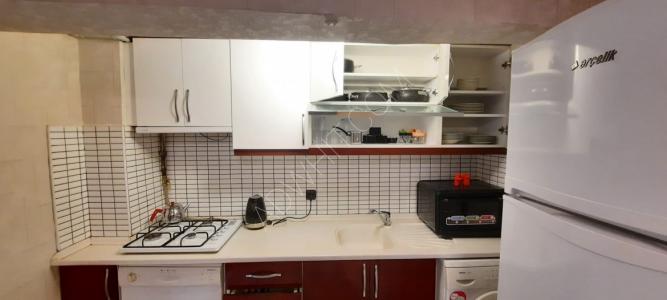 Two rooms and a hall directly on the main street in the Fatih area