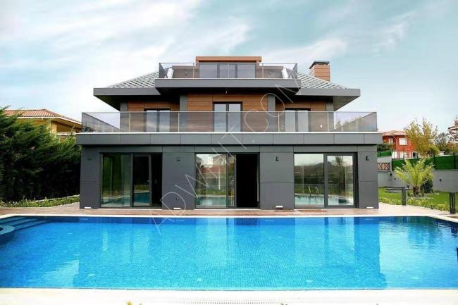 A luxurious large villa for sale at an excellent price in Buyukcekmece, code v-0161