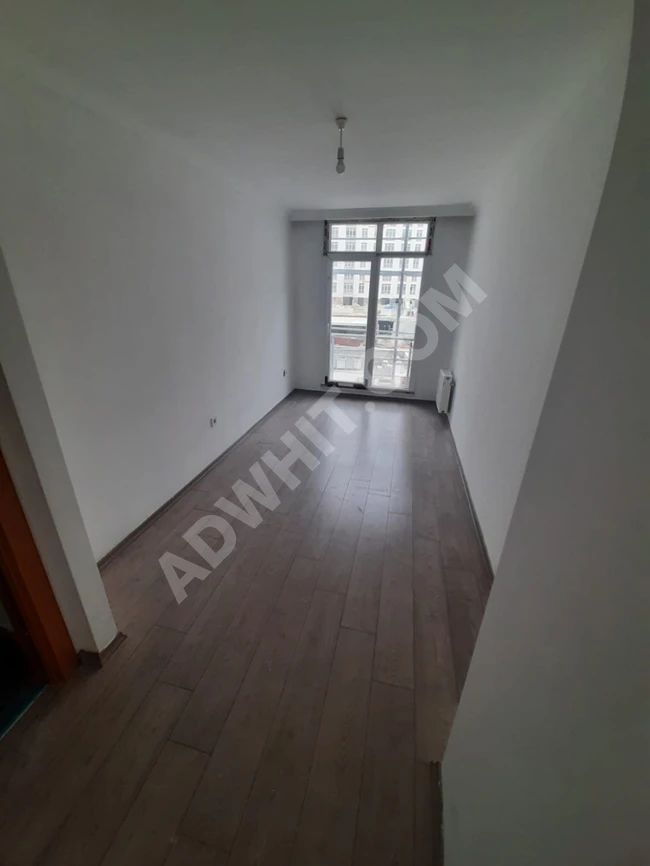 An empty apartment for annual rent in Hayat Park complex in Esenyurt