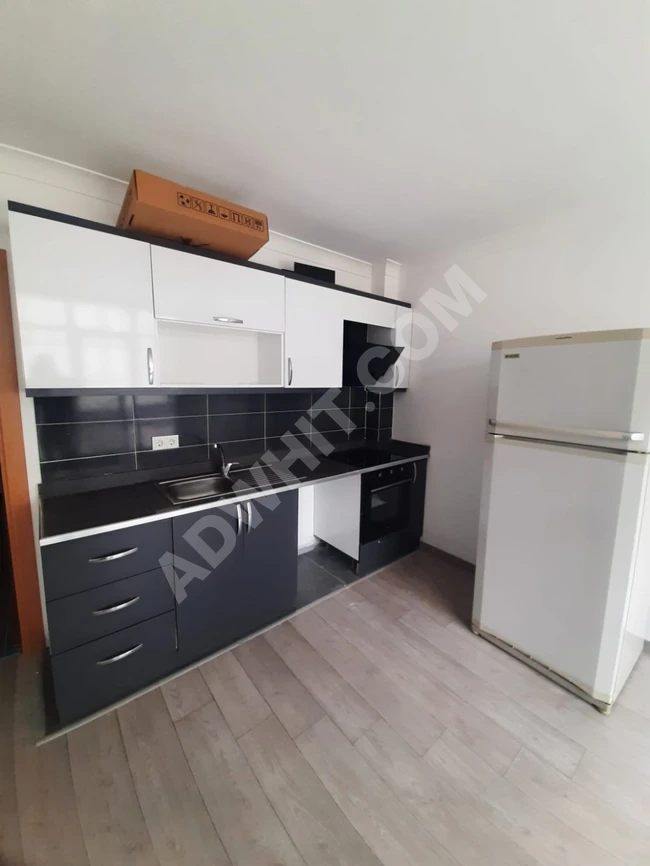 An empty apartment for annual rent in Hayat Park complex in Esenyurt