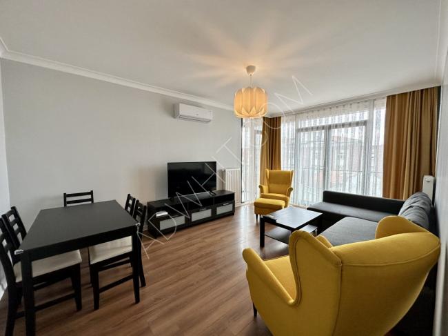 İstanbul Şişli'de aylık, günlük kiralık eşyalı iki yatak odası ve salon düzeninde daire