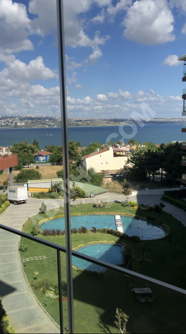 Denize manzaralı lüks bir konut kompleksi içerisinde eşyalı daire