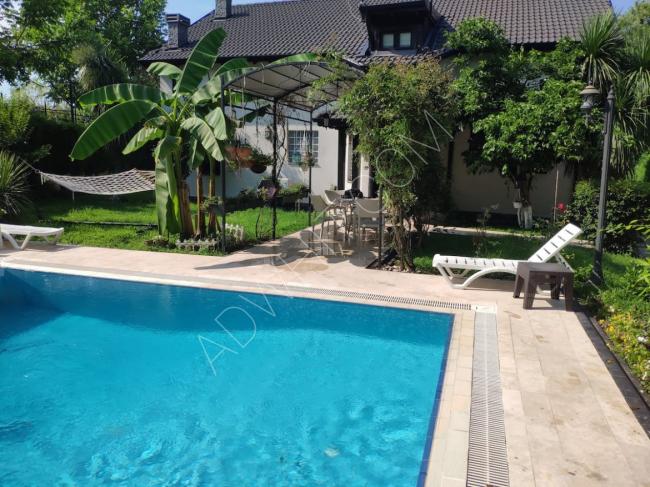 Sapanca'da özel havuzlu ve bahçeli kiralık villa