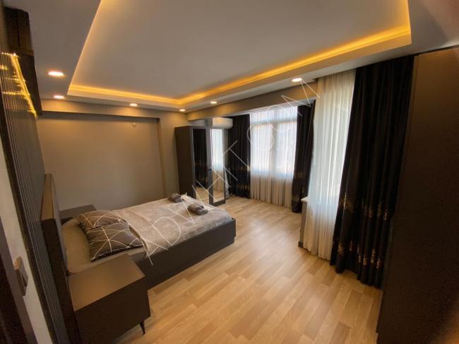 A furnished apartment for tourist rent in Istanbul, Sisli, directly on the main street