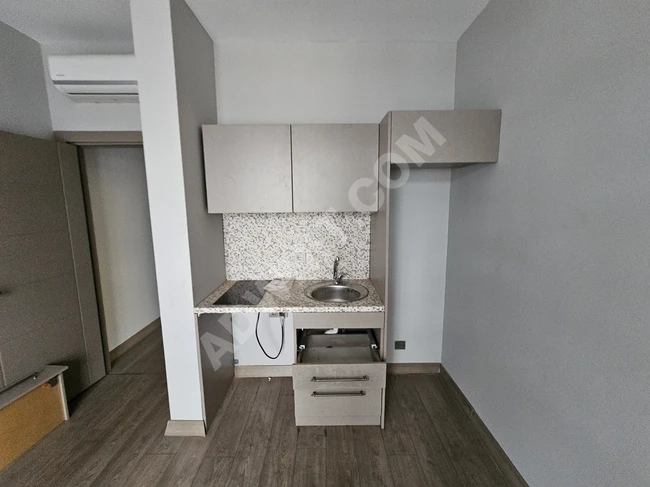 Esenyurt Belediyesi karşısında bir oda, salon ve teras kapsayan yıllık kiralık ofis