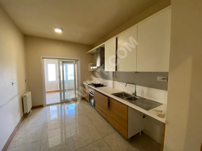 For rent, an apartment in Bahçeşehir, Bahçekent within the Avrupark complex