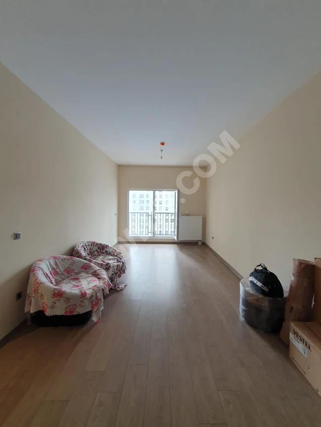 Esneyurt'taki bir site içerisinde 1+1 yıllık kiralık daire