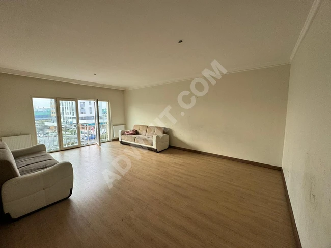 For rent, a vacant 1+3 apartment in Bahçeşehir, in the Emlak Konut complex