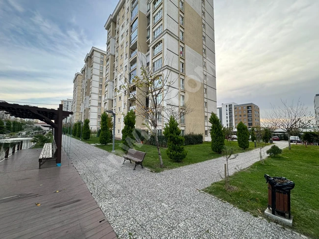 Apartment 1+3 in Emlak Konut Complex in Bahçeşehir