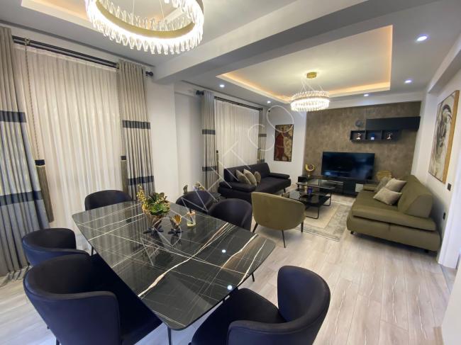 For sale, an apartment in Mersin in a prime location within a full-service complex