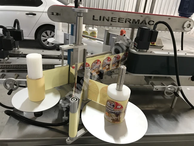 Two Way Round Bottle Labeling Machine