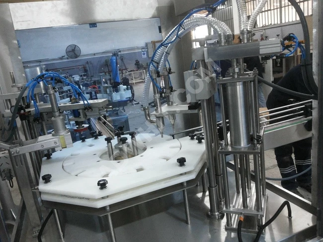 Rotary Cream Filling And Capping Machine