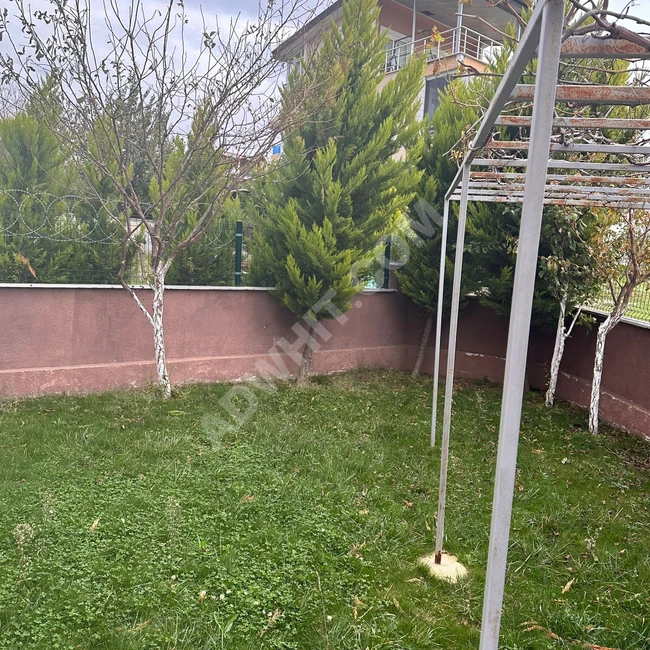 Tekirdağ'da deniz manzaralı şık 3 katlı villa