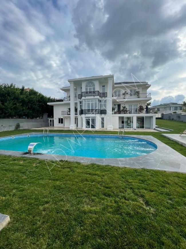 A new villa for sale in the Buyukcekmece area within Tepe Kent complex