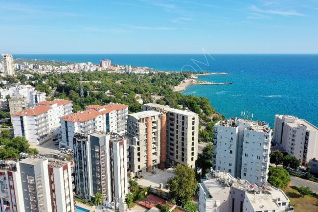 Antalya'daki Lara plajında denize sıfır satılık daireler